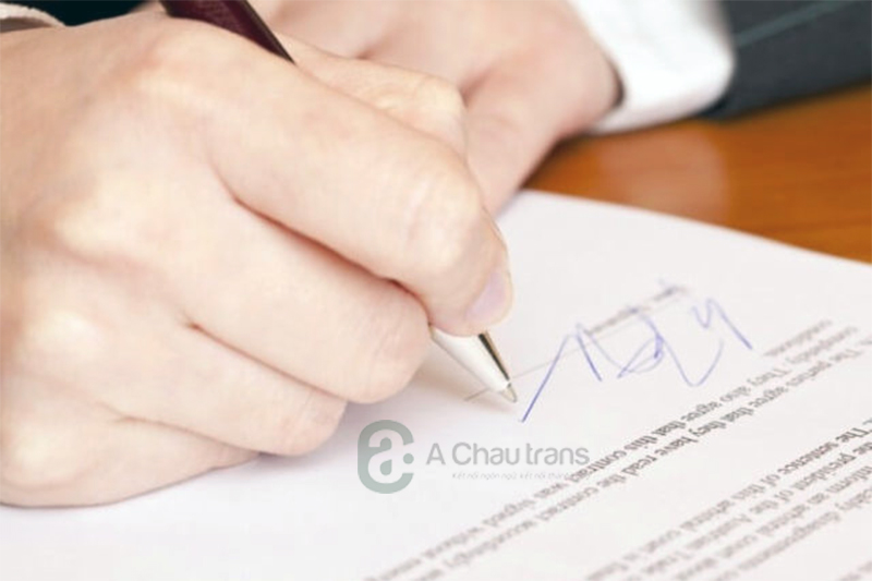 Công chứng viên có được chứng thực chữ ký người dịch không?